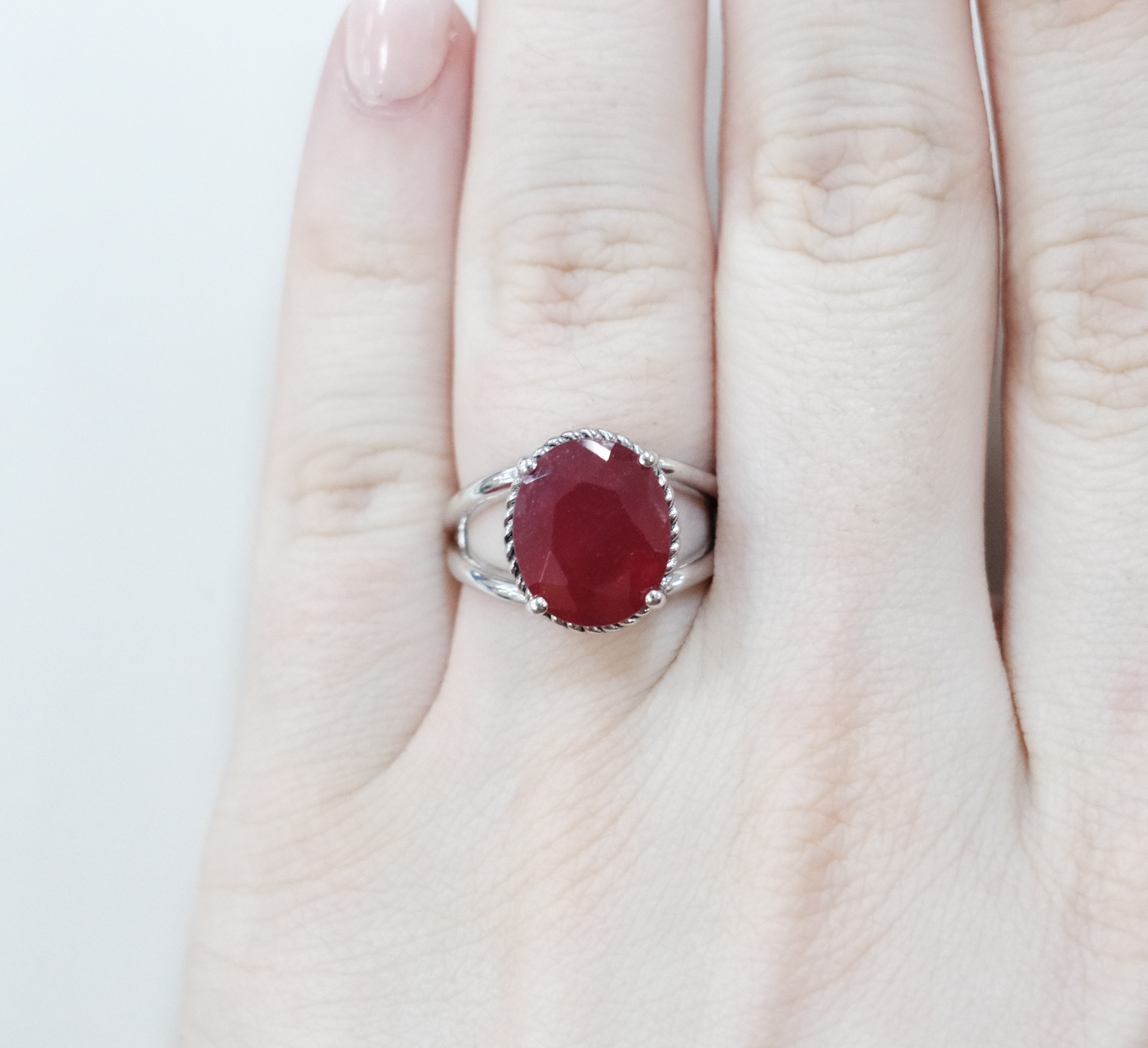 Серебряное кольцо с рубином